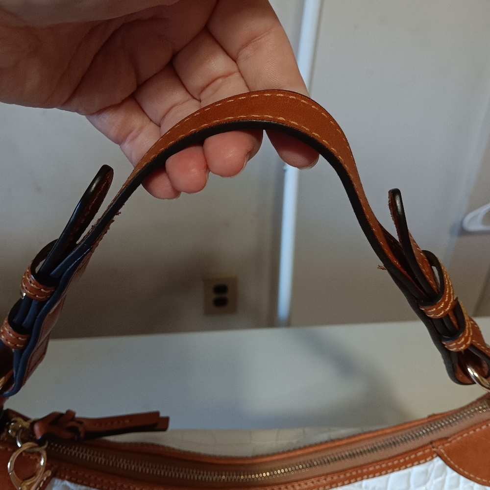 Dooney & Bourke White Hobo Bag - Picture 5 of 9